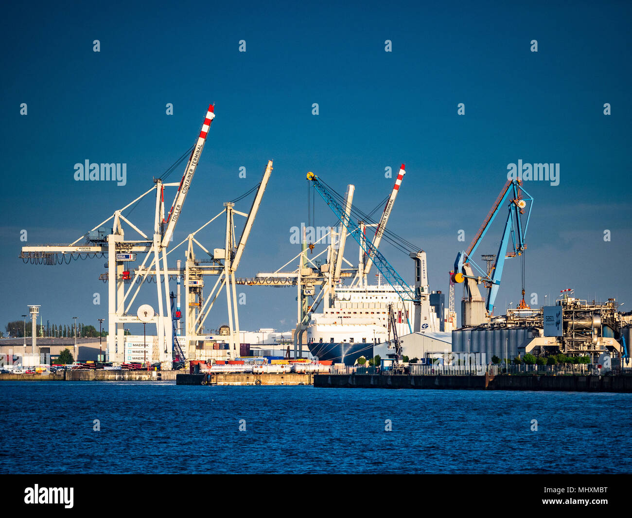 Port de Hambourg, Hamburg Docks - le port de Hambourg est le plus grand port d'Allemagne et le 3ème plus grand d'Europe. Commerce mondial Commerce international, Global Trad Banque D'Images