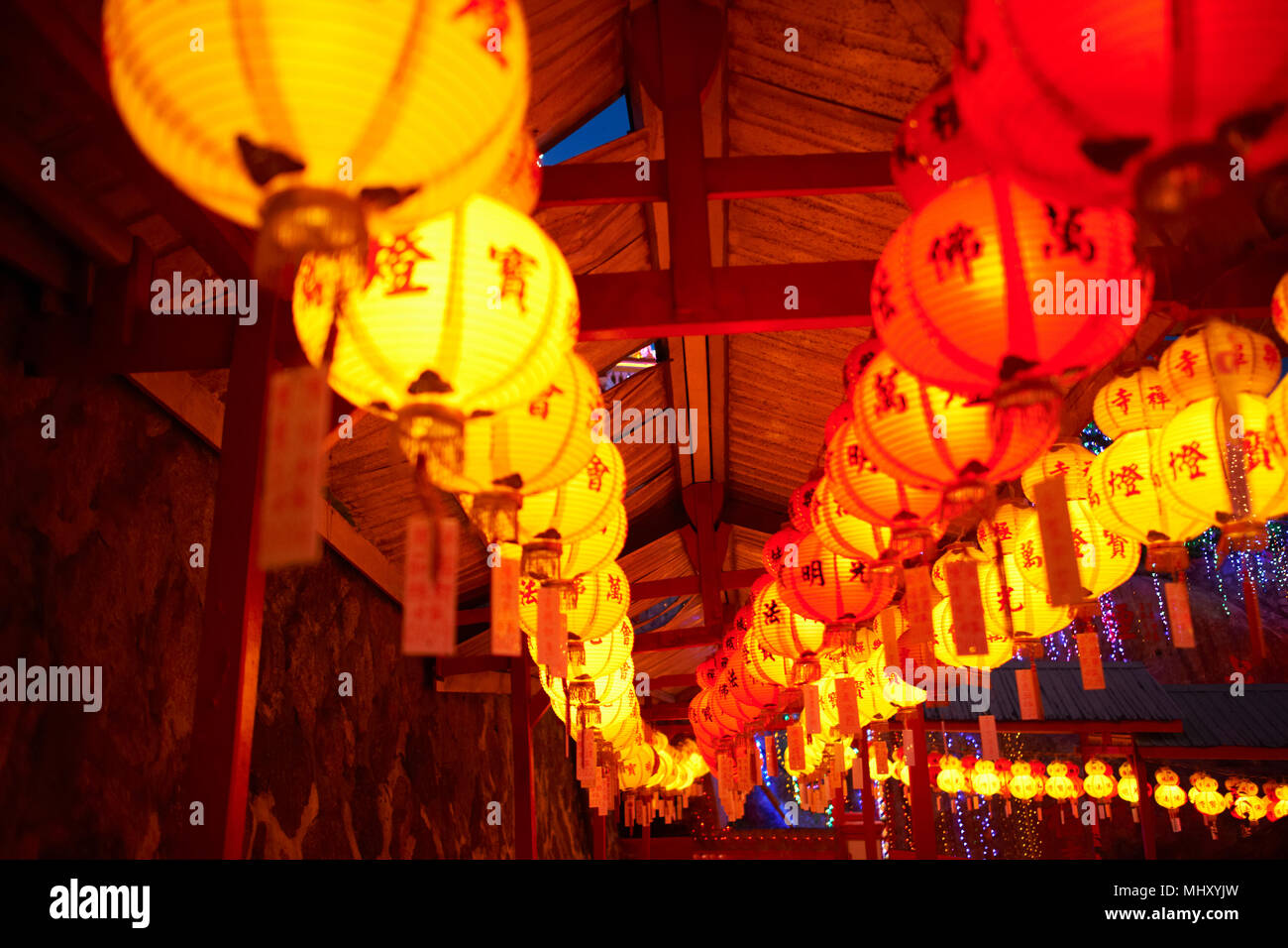 Rangées de lanternes en papier illuminées, Penang, Malaisie, Pulau Pinang Banque D'Images