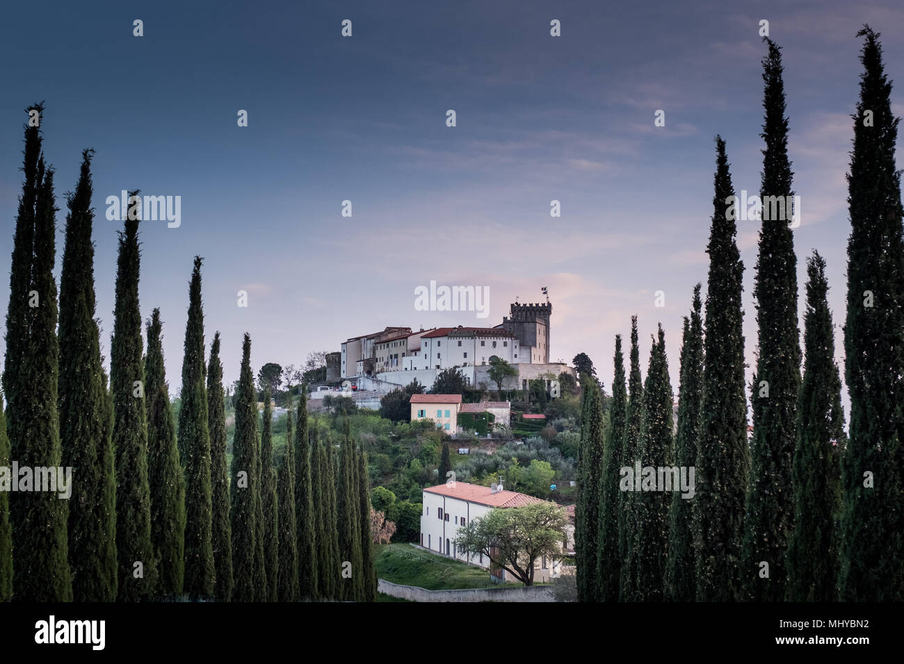 Rosignano Marittimo, Toscane - Situé dans la province de Livourne, à partir de la place avec l'église de San Ilario et le château construit en l'an 1100 Banque D'Images