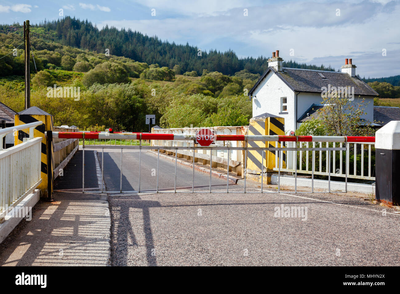 Fermé le pont tournant à Cairnbaan Crinan Canal entre Crinan et Ardrishaig à péninsule de Kintyre, Argyll and Bute, Ecosse, Royaume-Uni Banque D'Images