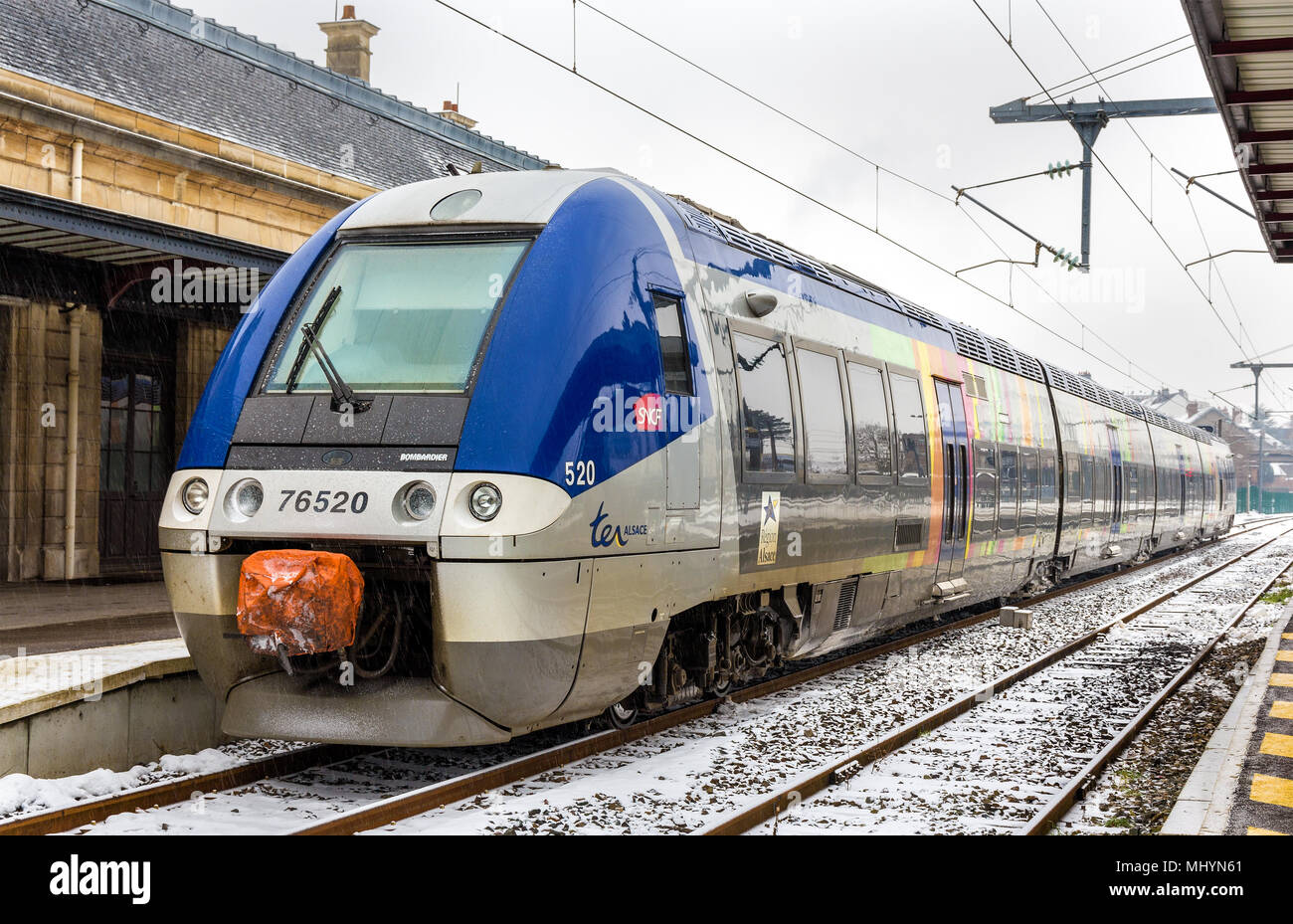 SAINT-die-des-Vosges, FRANCE - 8 février : SNCF TER à Sai Banque D'Images