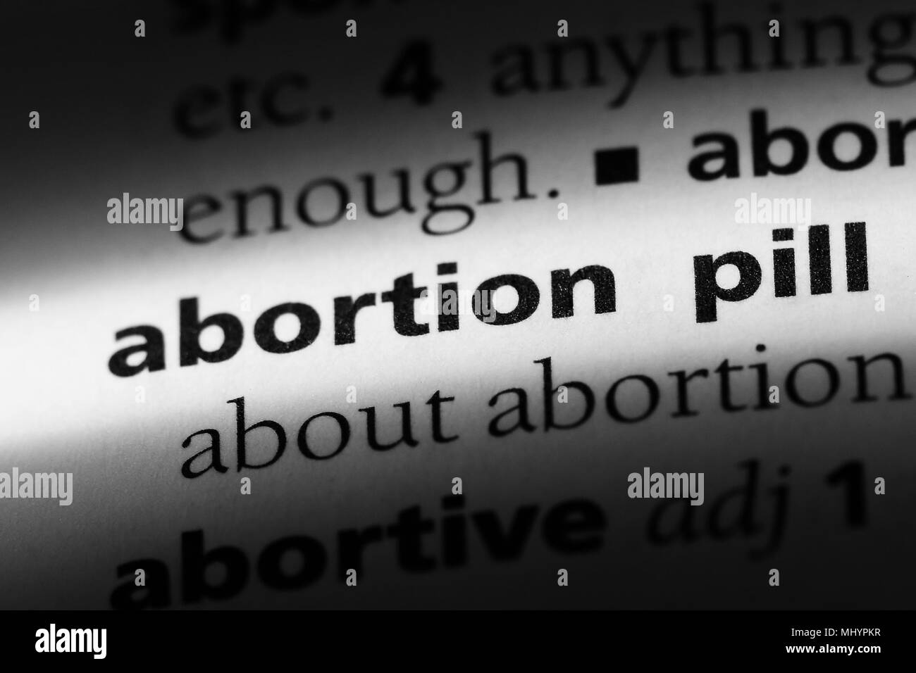 Pilule d'avortement mot dans un dictionnaire. pilule d'avortement concept. Banque D'Images