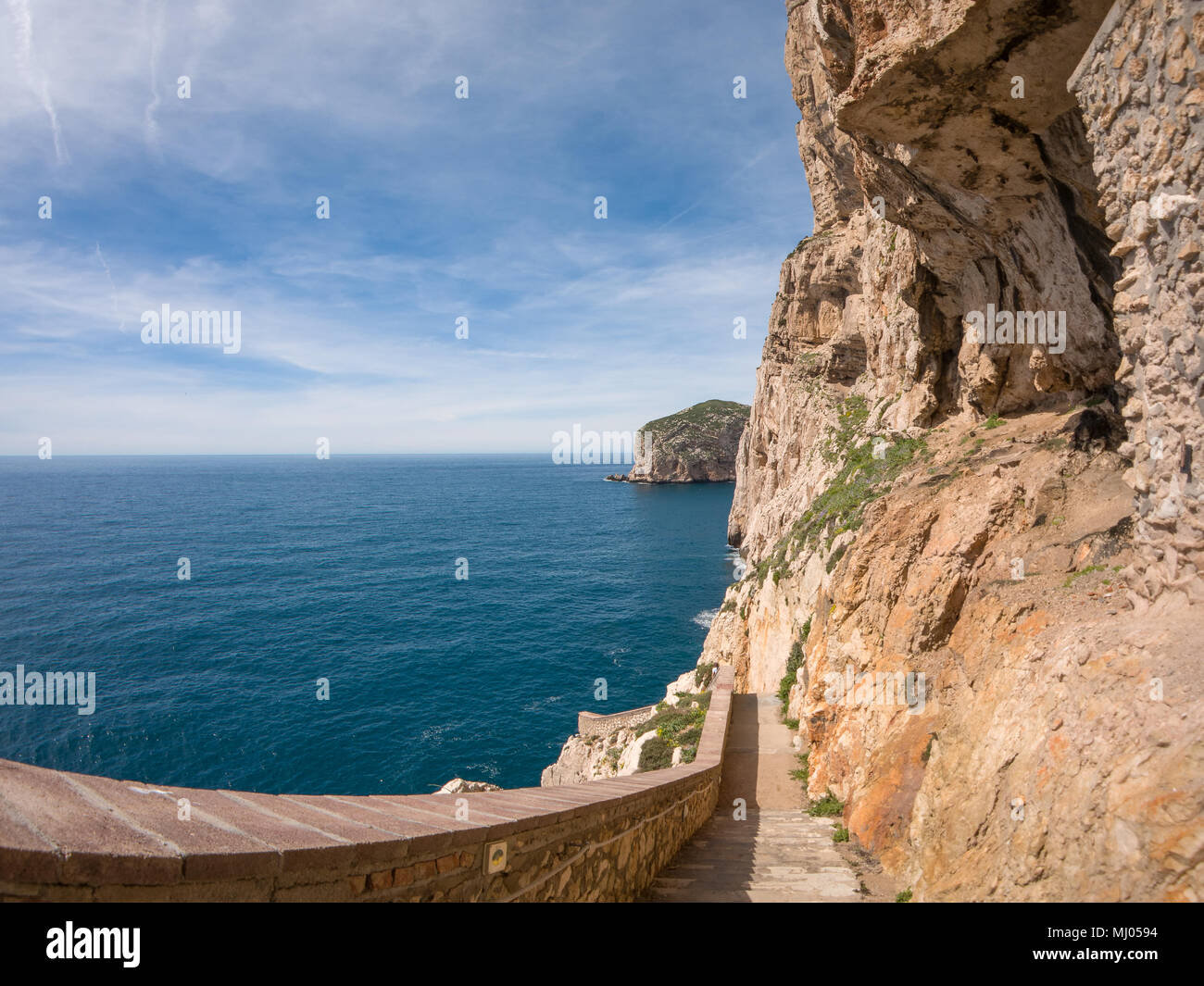 La péninsule rocheuse de Capo Caccia, avec de hautes falaises, est situé près de Alghero ; dans ce domaine, il y a les célèbres Grottes de Neptune Banque D'Images