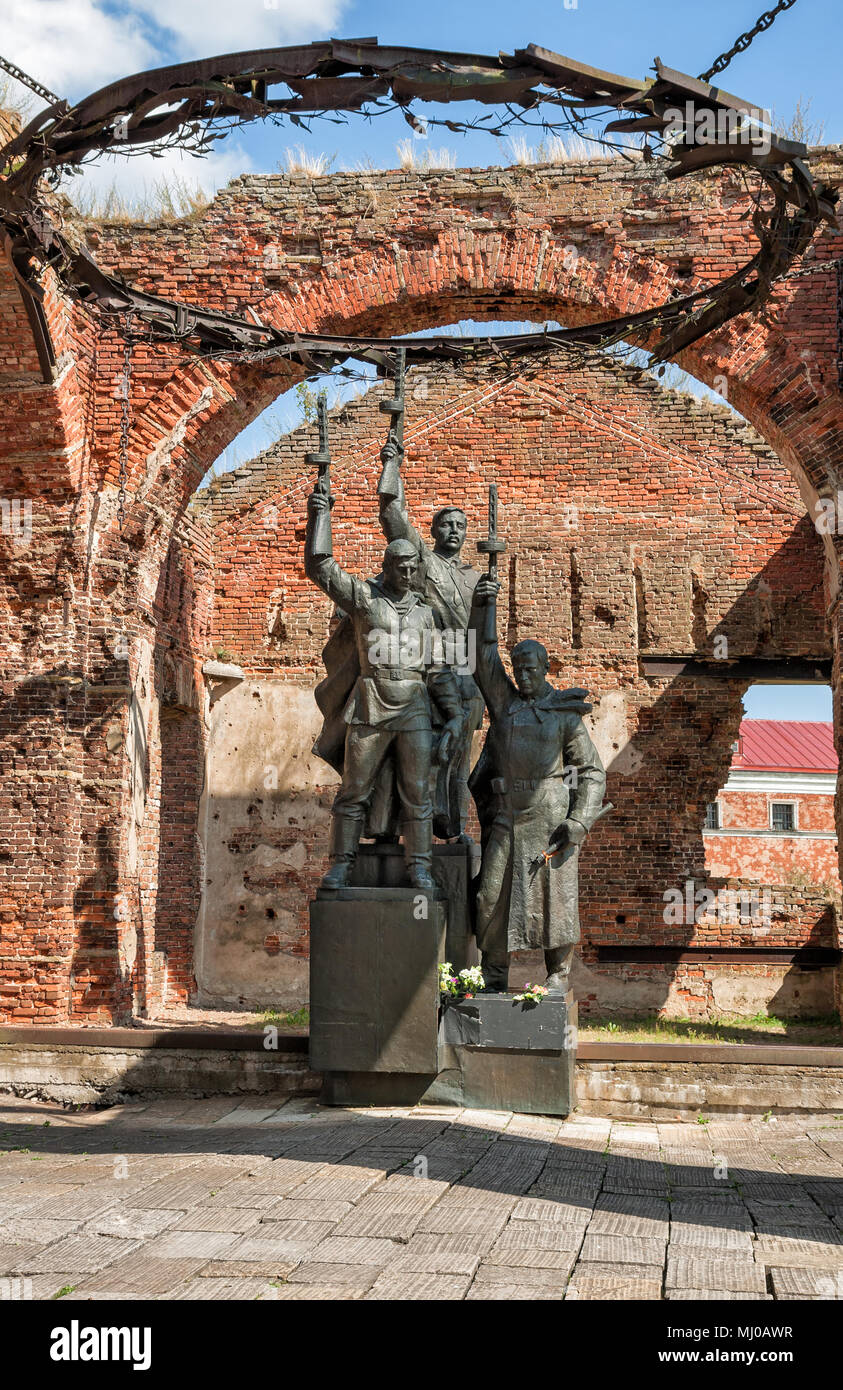 SHLISSELBURG, RUSSIE - août 02, 2014 : Monument aux défenseurs héroïques de forteresse Oreshek dans la Grande Guerre Patriotique Banque D'Images