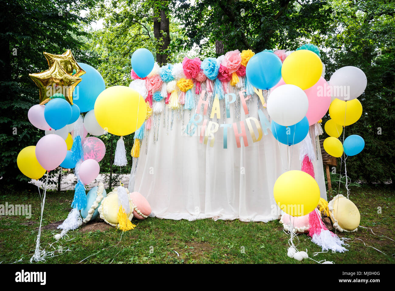 Decoration Avec Des Ballons Pour Une Fete D Anniversaire De Bebe Photo Stock Alamy Decoration Avec Des Ballons Pour Une Fete D Anniversaire De Bebe Photo Stock Alamy