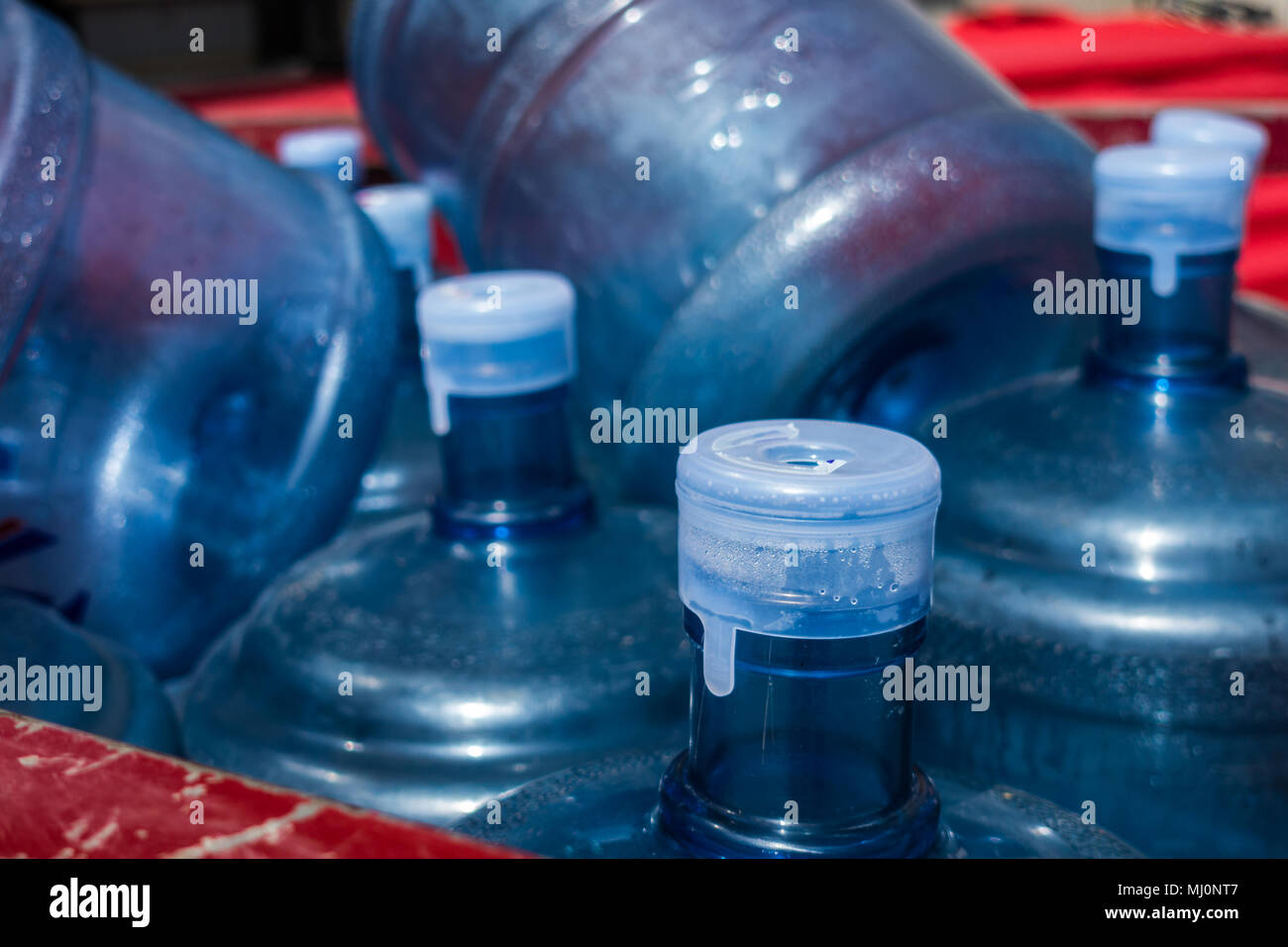 L'eau en bouteille vide chinois pour distributeur d'eau Banque D'Images L'eau en bouteille vide chinois pour distributeur d'eau Banque D'Images