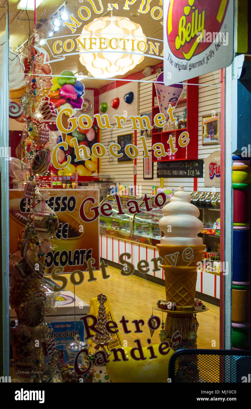 Vitrine magasin de bonbons Banque de photographies et d'images à haute  résolution - Alamy