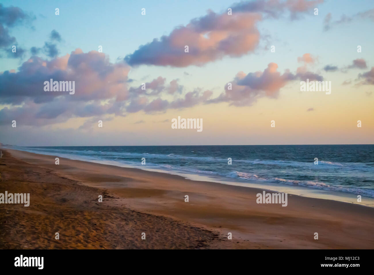 Une belle scène de plage de Floride au lever/coucher du soleil, plage déserte Banque D'Images