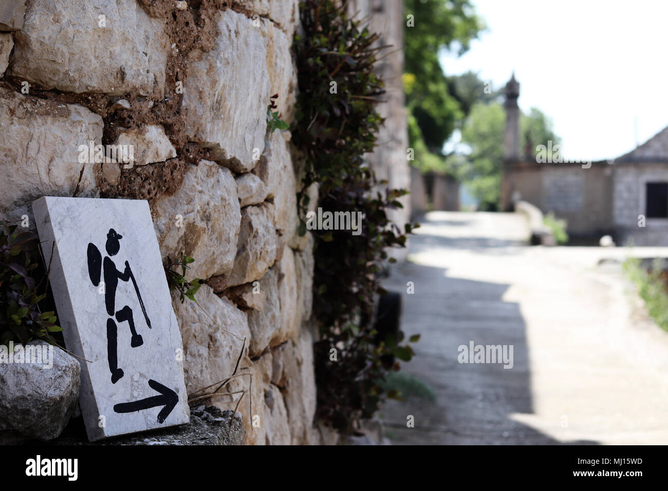 La begininng du sentier de randonnée pédestre sur l'île de Lastovo. Banque D'Images