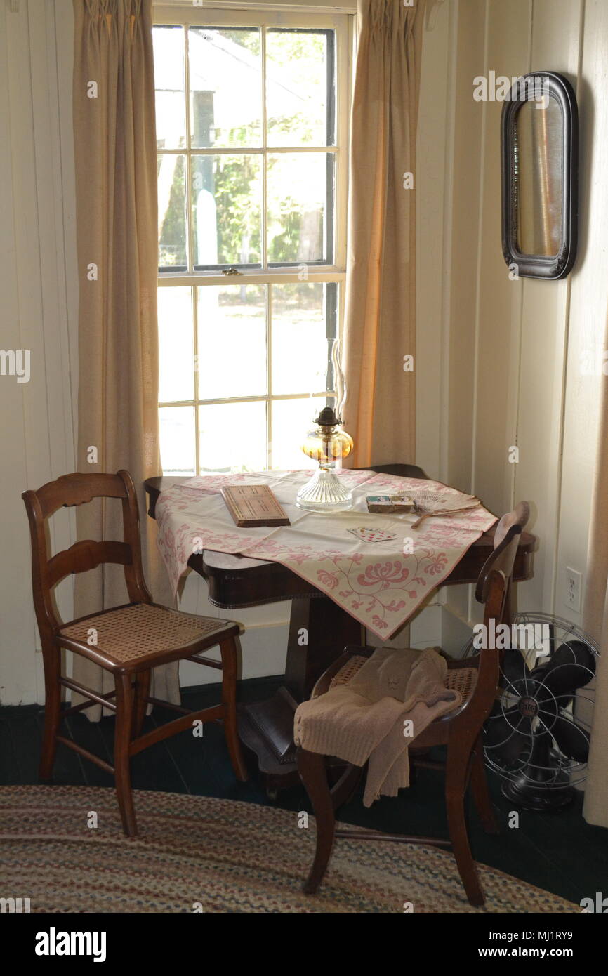 Meubles anciens dans la région de Old Florida Cracker Chambre. Banque D'Images