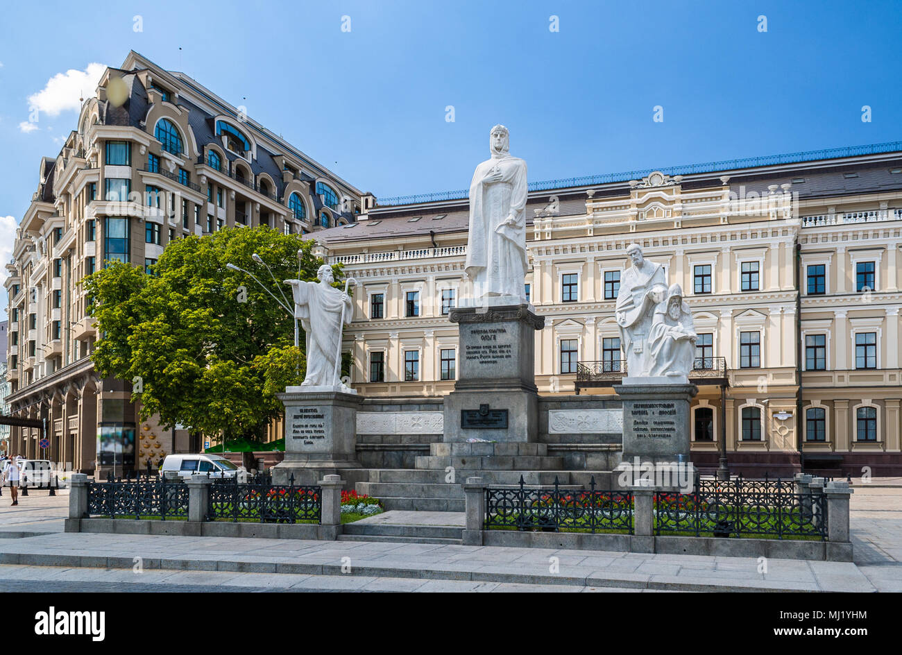 Statues de saints Andrew, Olga, Cyrille et Méthode. Kiev, Ukraine Banque D'Images