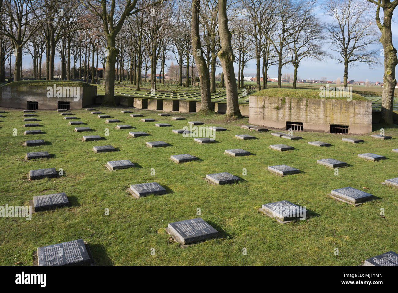 Cimetière militaire allemand de Langemark, pierres tombales et bunkers, Première Guerre mondiale, Langemark Poelkapelle, Flandre occidentale, Flandre Banque D'Images