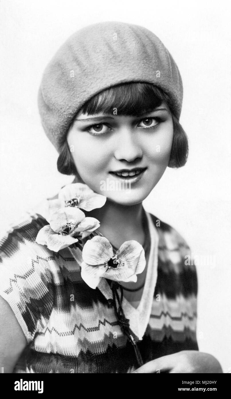 La mode, jeune femme avec chapeau, 1920, Allemagne Photo Stock - Alamy