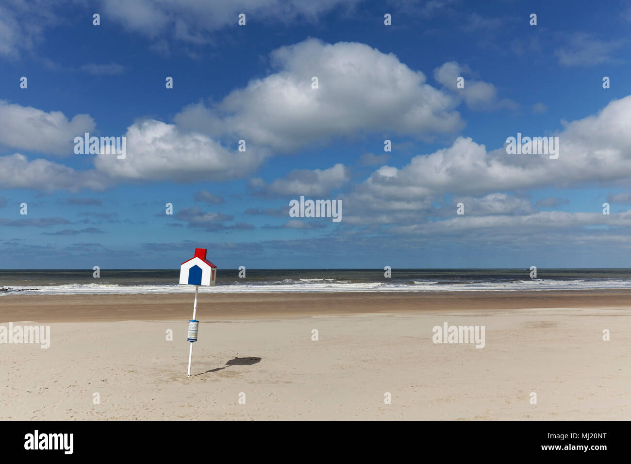 Plage de sable avec une section de plage, déserte, côte belge, Blankenberge, Bruges, Belgique Banque D'Images