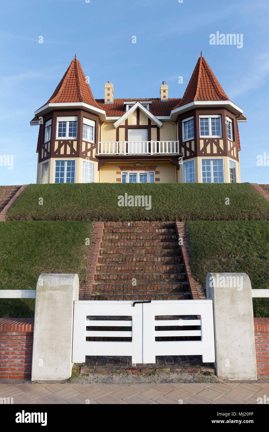 Villa de plage isolée sur la côte belge, De Haan, West-vlaanderen, Belgique Banque D'Images