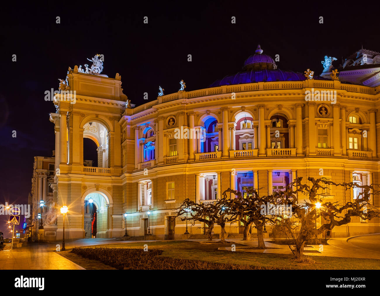 Théâtre de ballet et d'Opéra d'Odessa dans la nuit. L'Ukraine Banque D'Images