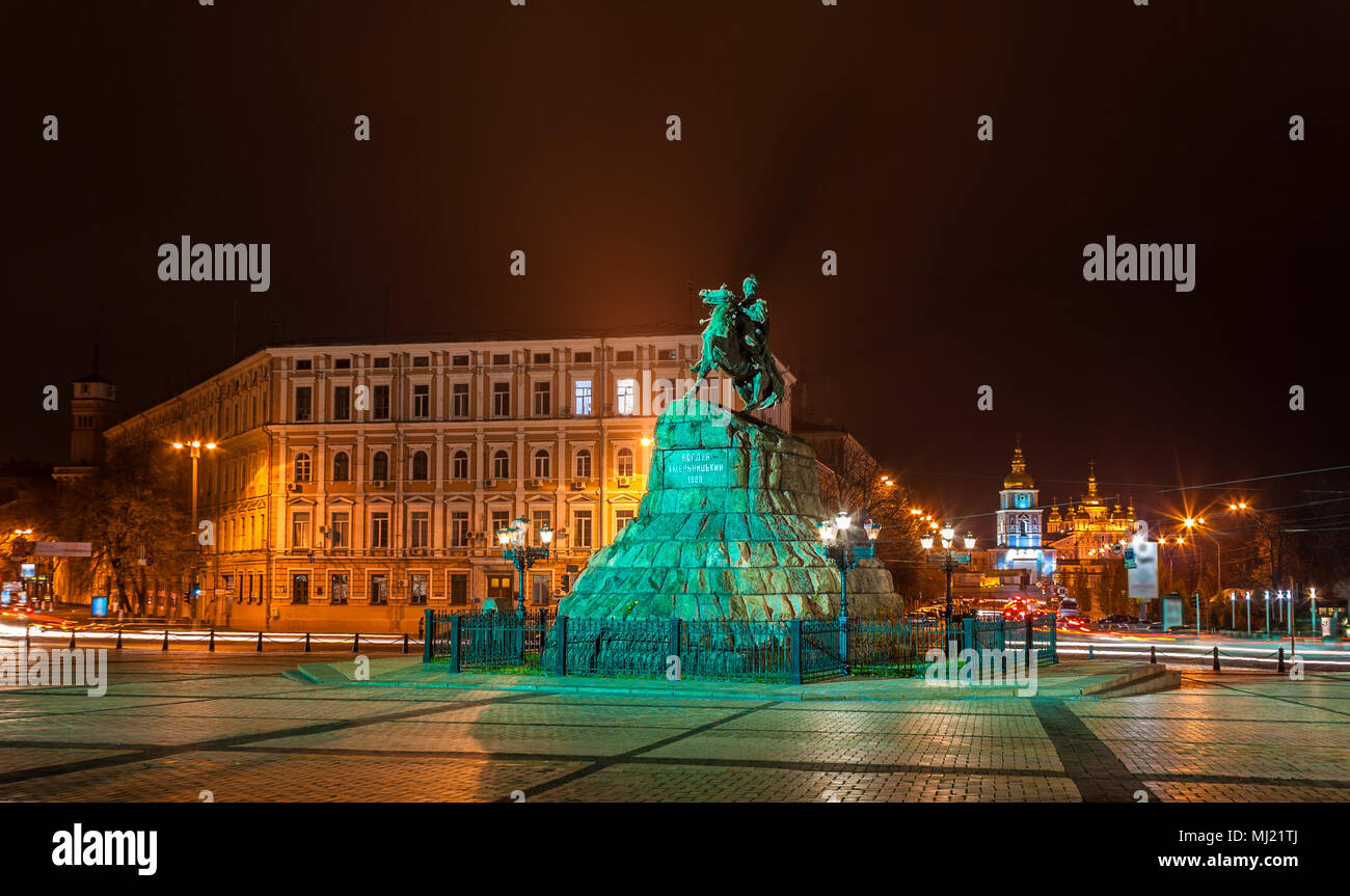 Le monument de Bogdan Khmelnitski et monastère de Mikhailovsky Ky Banque D'Images