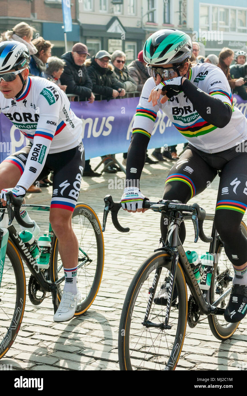 Peter et Juraj Sagan Equipe Bora Hansgrohe trajet jusqu a la debut de la Gent Wevelgem l UCI World Tour course cycliste. Deinze Belgique 2018 Photo Stock Alamy