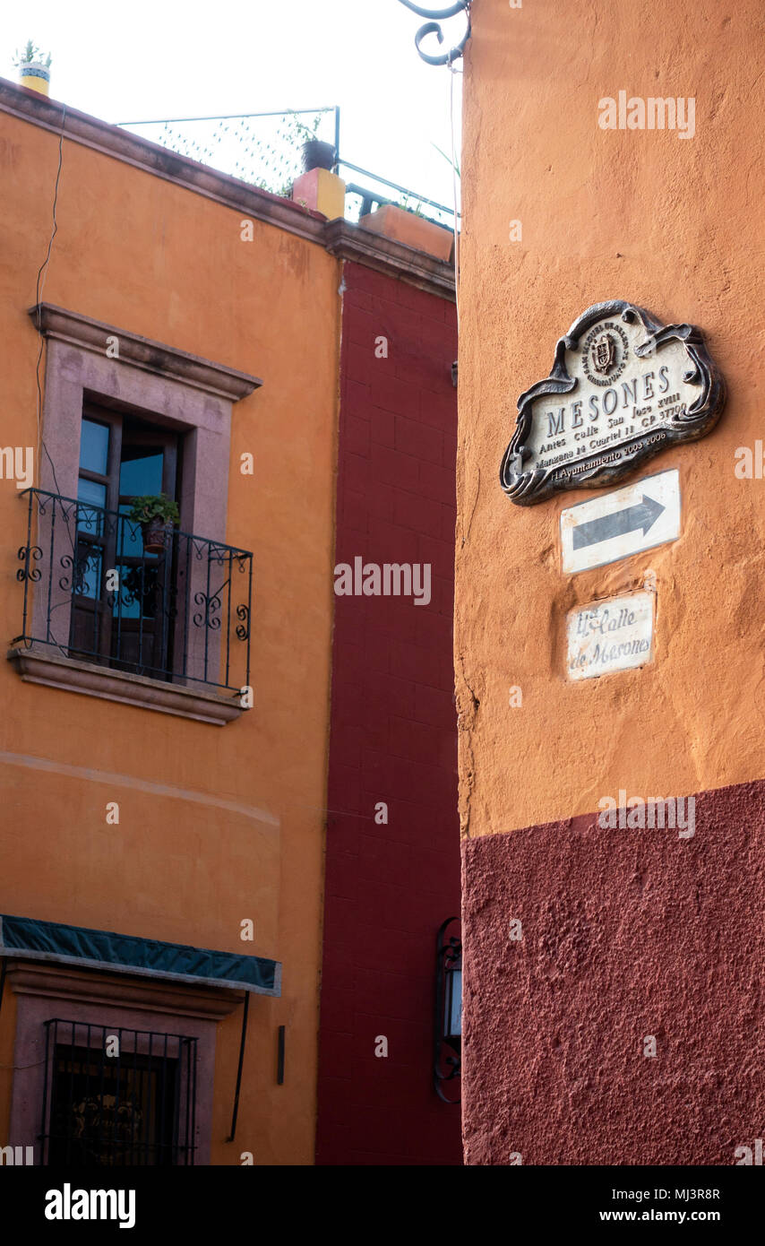 Plaque de rue pour Calle Mesones à San Miguel de Allende, Guanajuato, Mexique Banque D'Images
