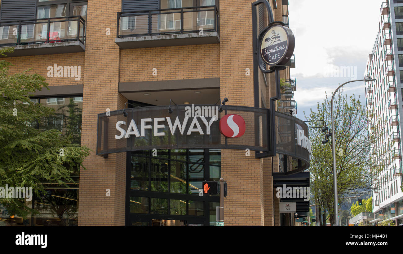 Portland, Oregon, USA - Le 26 avril 2018 : Safeway, chaîne de supermarchés américaine à Portland, Oregon Banque D'Images