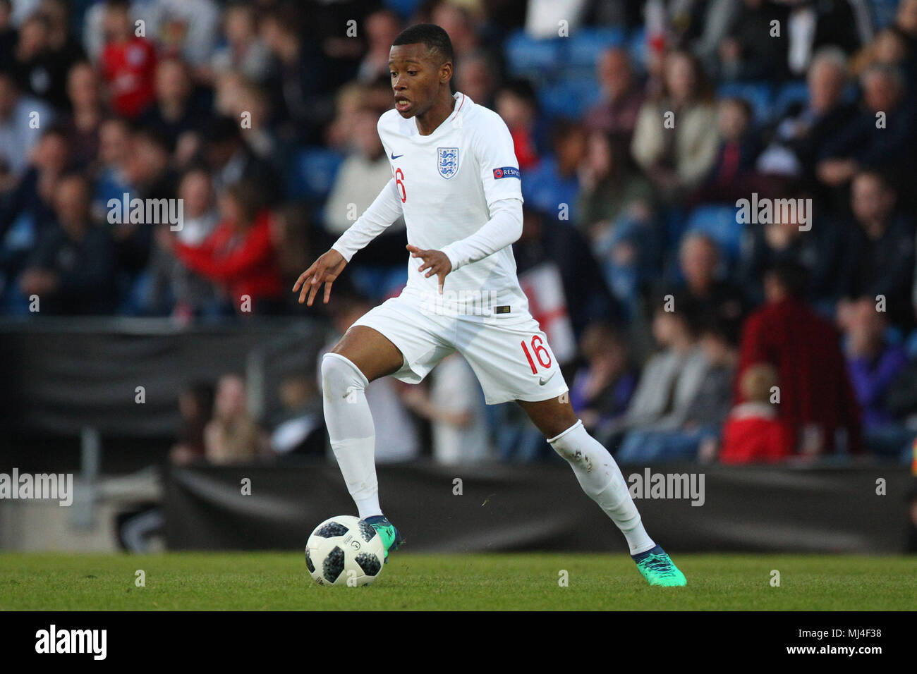 Chesterfield, Royaume-Uni. 4 mai, 2018. Rayhaan Tulloch d'Angleterre en action au cours de la saison 2018 du Championnat des moins de 17 ans match du groupe A entre l'Angleterre et Israël à Proact Stadium le 4 mai 2018 à Chesterfield, Angleterre. (Photo prise par Paul Chesterton/phcimages.com) : PHC Crédit Images/Alamy Live News Banque D'Images