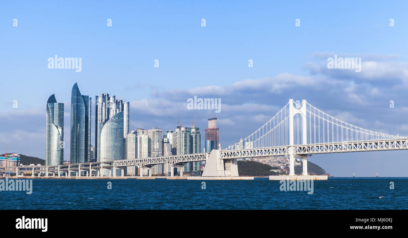 Quartier Haeundae de Busan, Corée du Sud. Skyline avec Diamond Bridge Banque D'Images