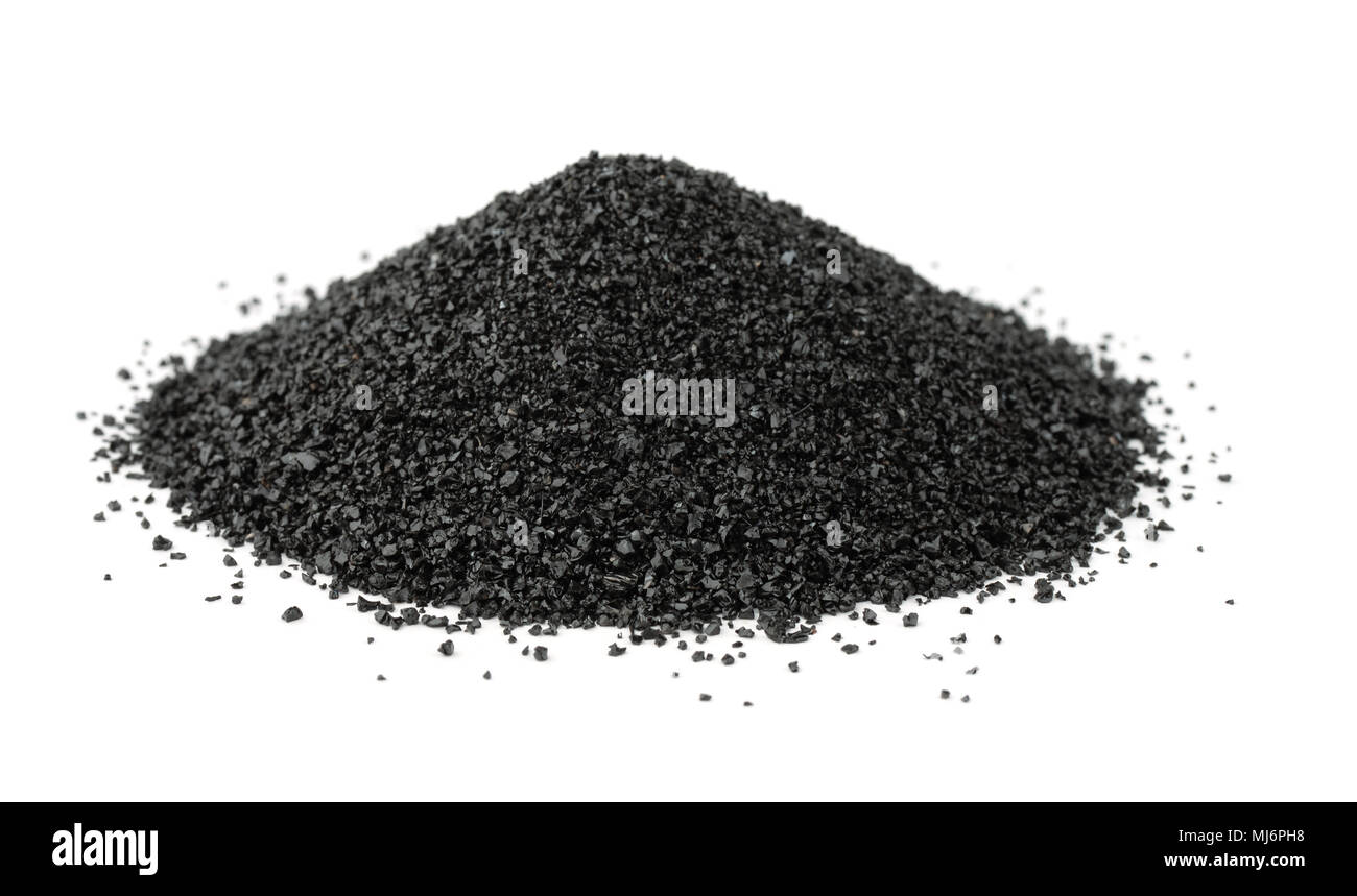 Pile d'anthracite broyée isolated on white Banque D'Images