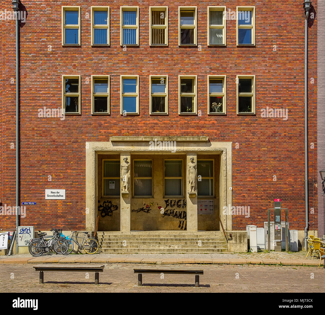 Façade principale de Haus der Gewerkschaften bâtiment (Maison des syndicats) au vieux marché, à Stralsund Mecklenburg-Vorpommern, Allemagne. Banque D'Images