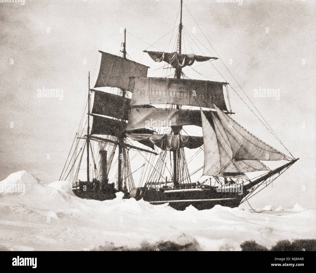 Terra Nova, captive dans les glaces. Après une photographie prise par Ponting. La Terra Nova a été le navire de Robert Falcon Scott's Antarctic Expedition, 1910-1913. De la explorateurs polaires, publié en 1943. Banque D'Images