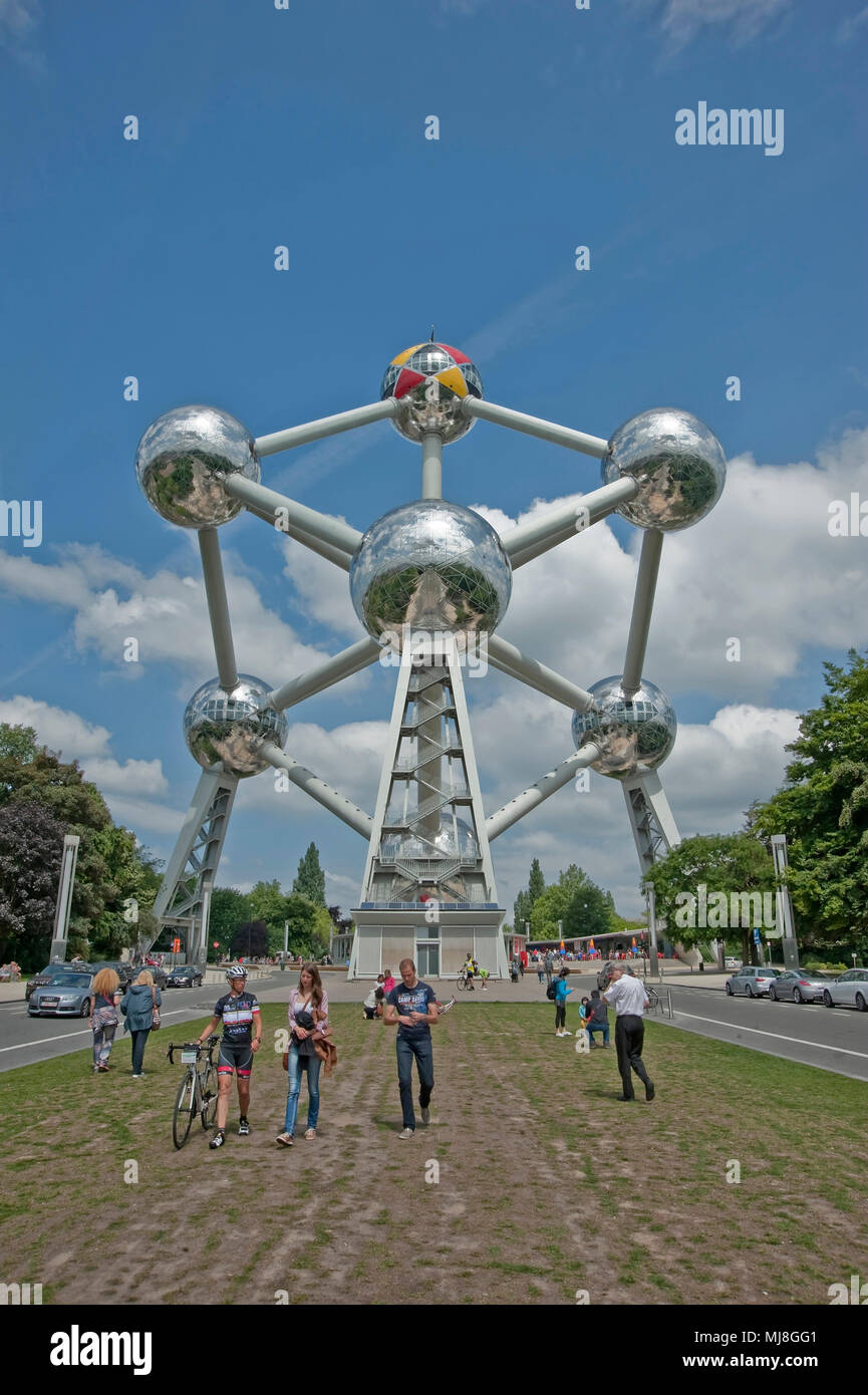 Atomium bâtiment conçu par l'architecte André Waterkeyn, initialement construit pour Expo 58 et maintenant un musée des sciences et de la technologie Photo © Fabio M Banque D'Images