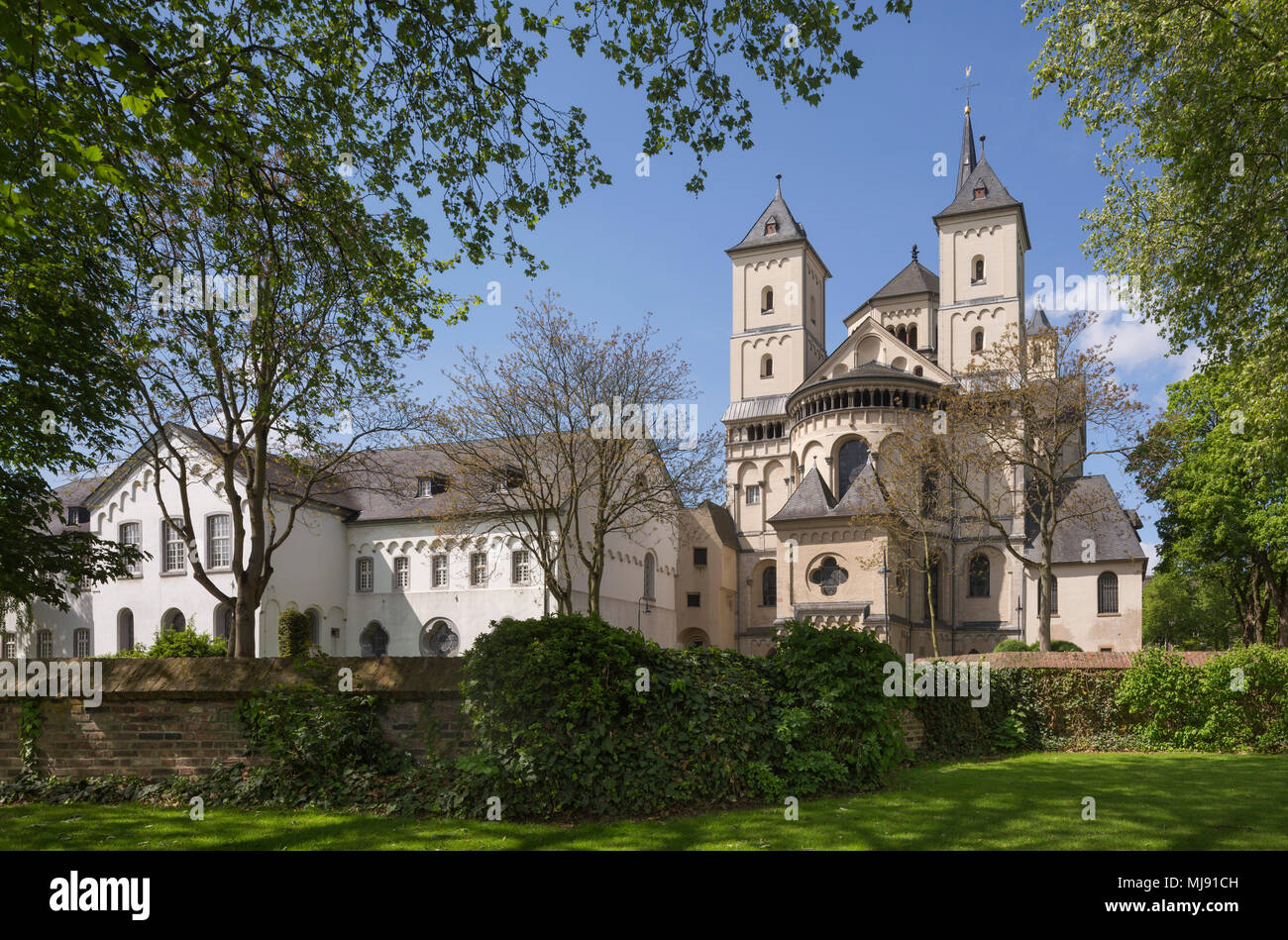 Bei Brauweiler Pulheim, Abteikirche, Gesamtanlage, Blick von Nordosten Banque D'Images