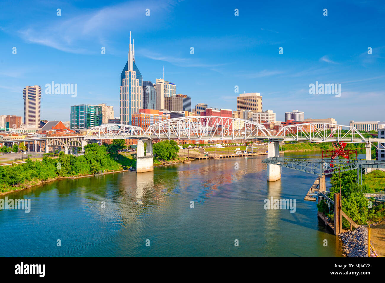 Nashville, Tennessee, USA centre de ville sur la rivière Cumberland. Banque D'Images