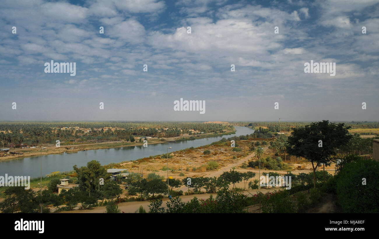 Vue de l'euphrate de l'ancien palais de Saddam Hussein, Hillah, Babyl, Iraq Banque D'Images