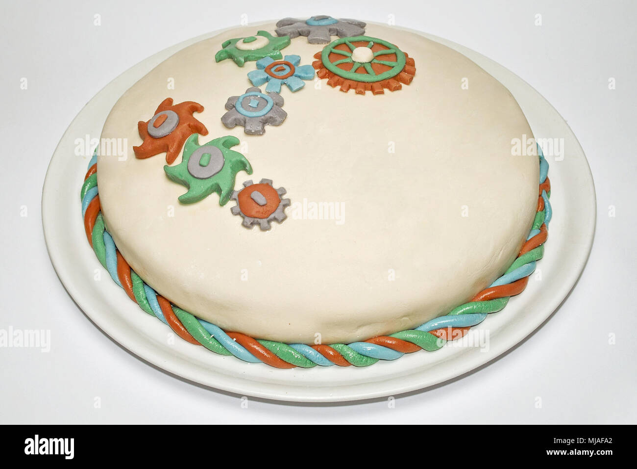 Gateau D Anniversaire Sous La Forme D Une Voiture De Sport Avec Des Bougies Photo Stock Alamy Gateau D Anniversaire Sous La Forme D Une Voiture De Sport Avec Des Bougies Photo Stock Alamy