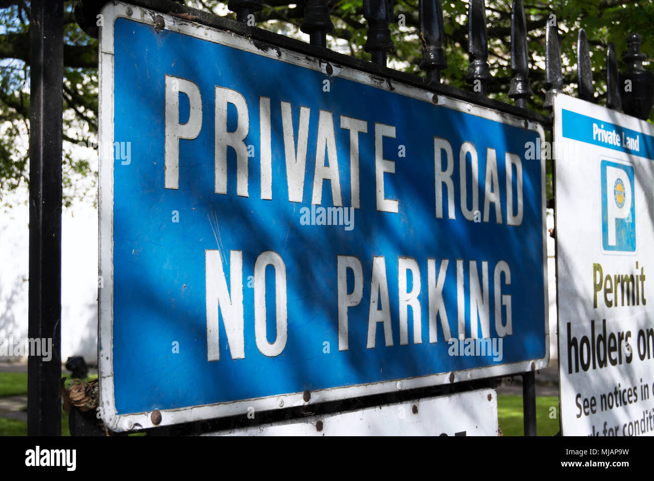 Chemin privé no parking sign in London, Middlesex, Angleterre Banque D'Images