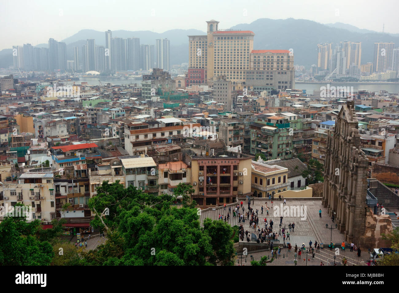 Une vue sur les ruines de l'église St Paul et de la ville, Macao, Région administrative spéciale de Chine Banque D'Images