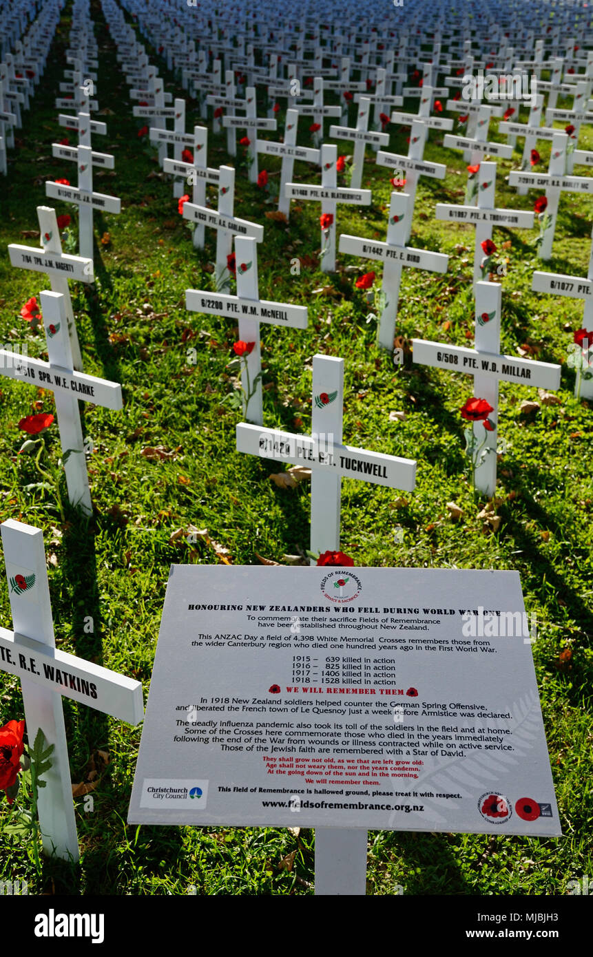 CHRISTCHURCH, Nouvelle-Zélande, le 20 avril 2018 : un champ de croix représente ceux qui sont morts dans la Grande Guerre. Le mémorial a été mis en place pour la Journée de l'Anzac à Christchurch, Nouvelle-Zélande Banque D'Images