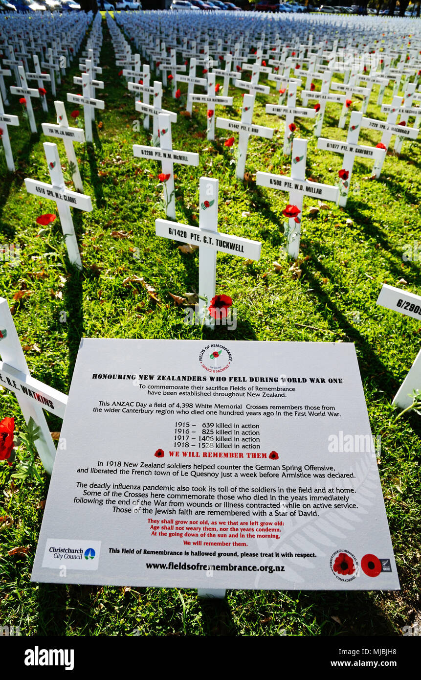 CHRISTCHURCH, Nouvelle-Zélande, le 20 avril 2018 : un champ de croix représente ceux qui sont morts dans la Grande Guerre. Le mémorial a été mis en place pour la Journée de l'Anzac à Christchurch, Nouvelle-Zélande Banque D'Images