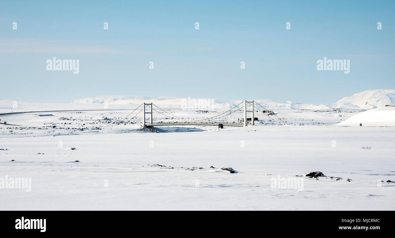 Pont sur la rivière Jokulsa a Fjollum dans la neige, la Route 1 entre et Eglstadir Norourland eystra 73320, Nord de l'Islande, Islande Banque D'Images