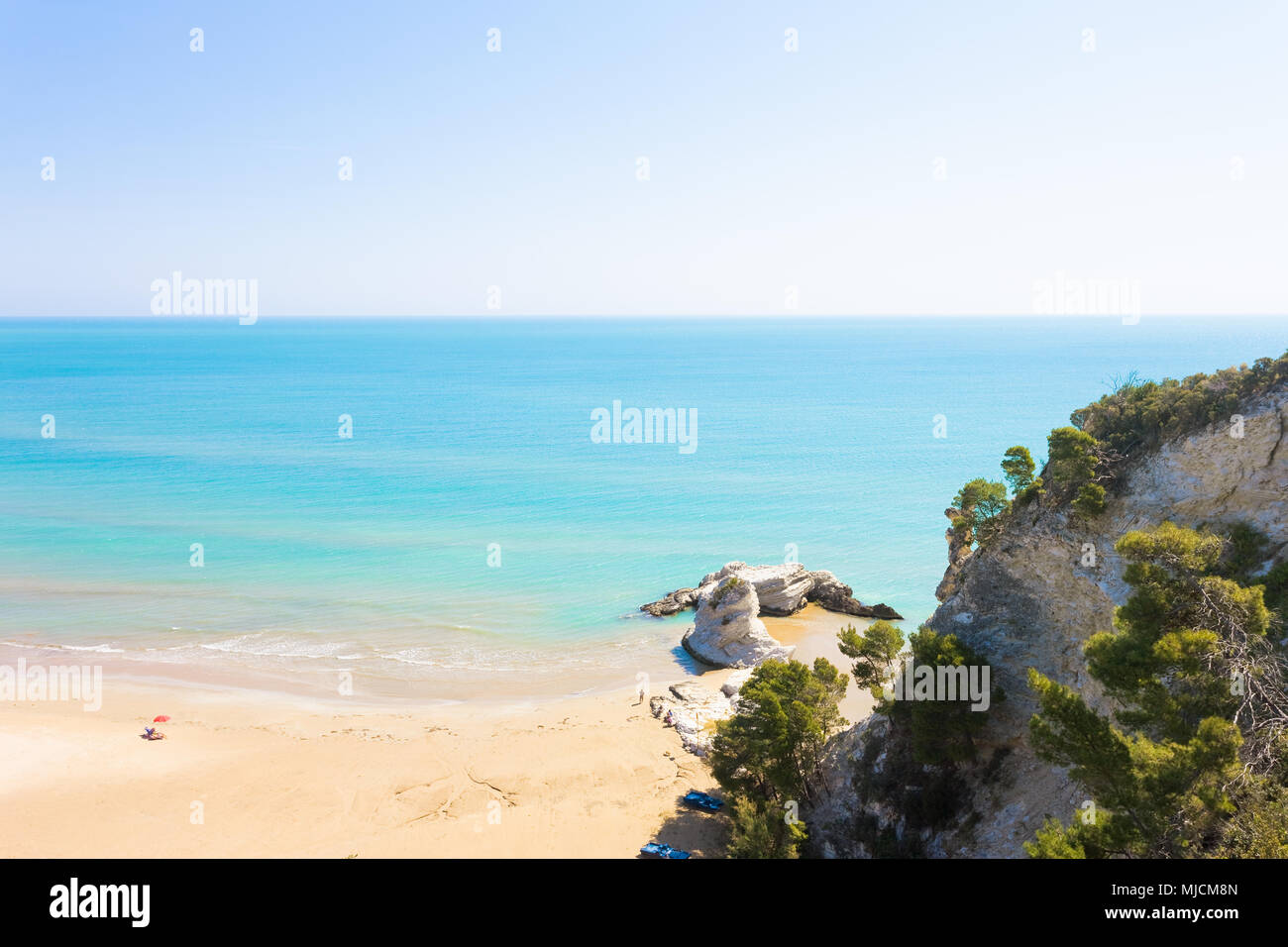 Foggia, Pouilles, Italie - au-dessus des falaises sur le littoral de Vieste Banque D'Images