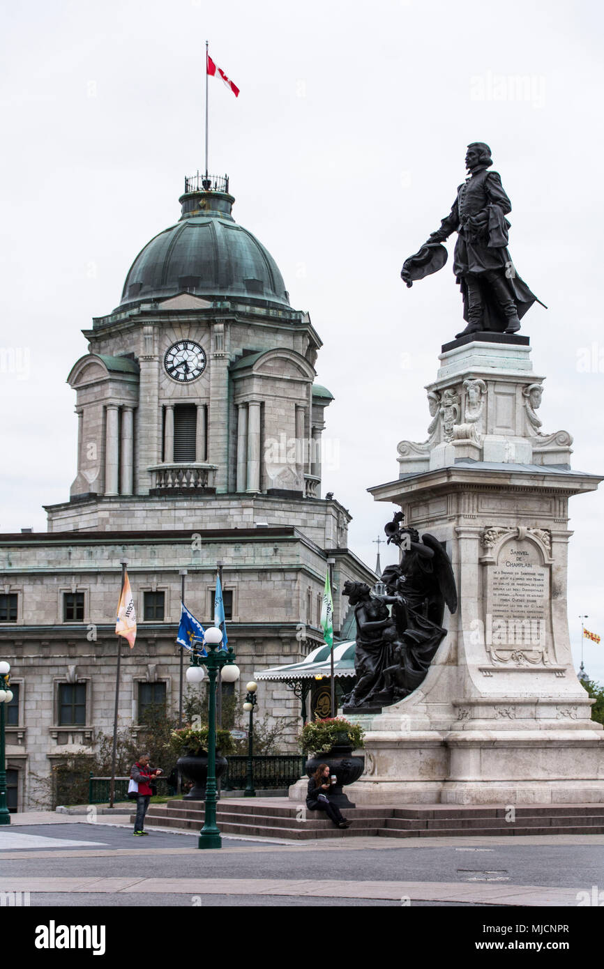 Statue de Samuel de Champlain et du bureau de poste, la ville de Québec Banque D'Images