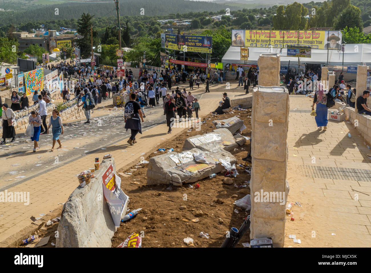 MERON, ISRAËL - Mai 03, 2018 : Scène de Meron dans la journée des hillula de Rabbi Shimon Bar Yochai sur Lag BaOmer, maison de vacances avec les participants. Norther Banque D'Images