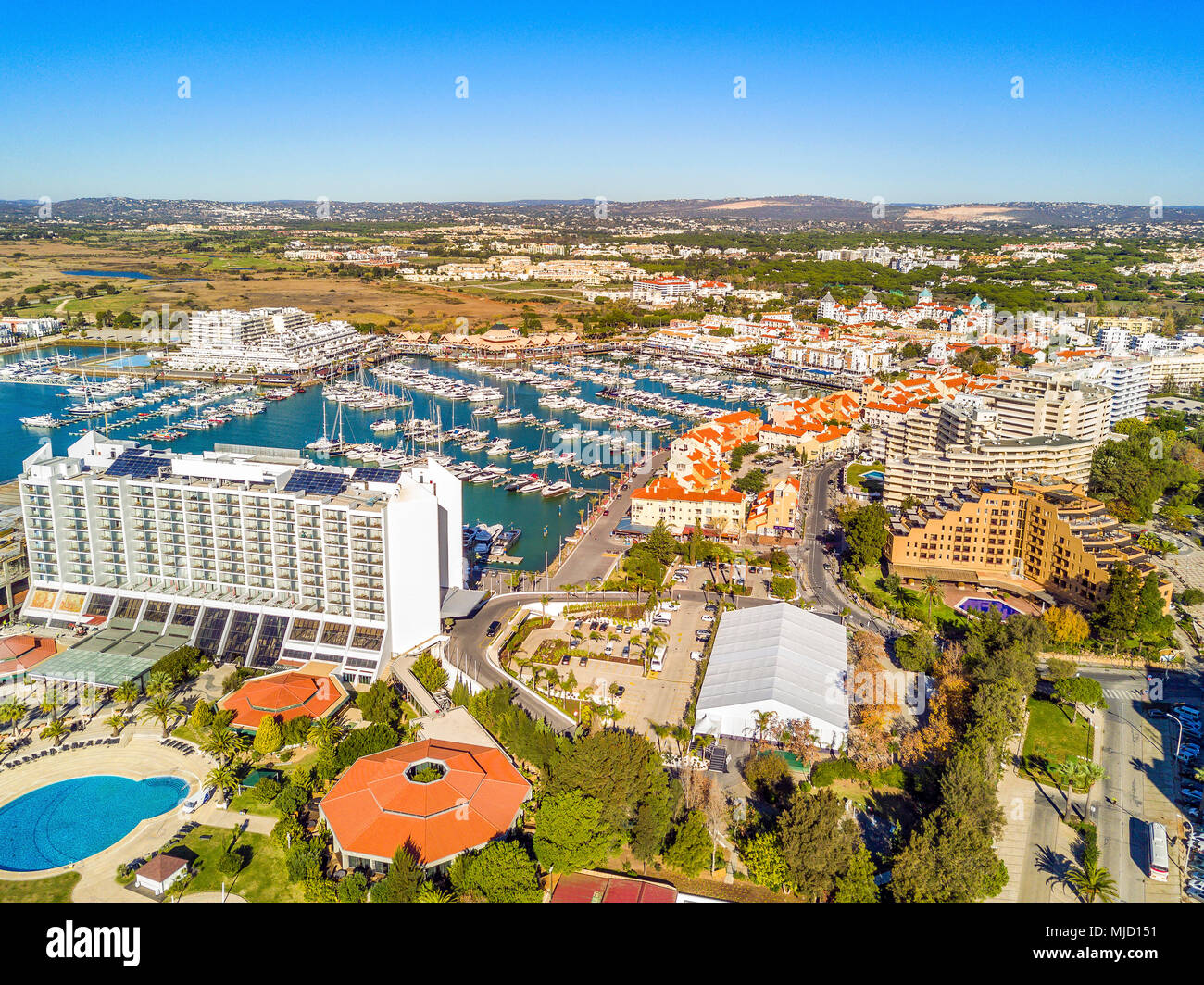 Vue aérienne de Vilamoura avec marina et resorts, Algarve, Portugal Banque D'Images