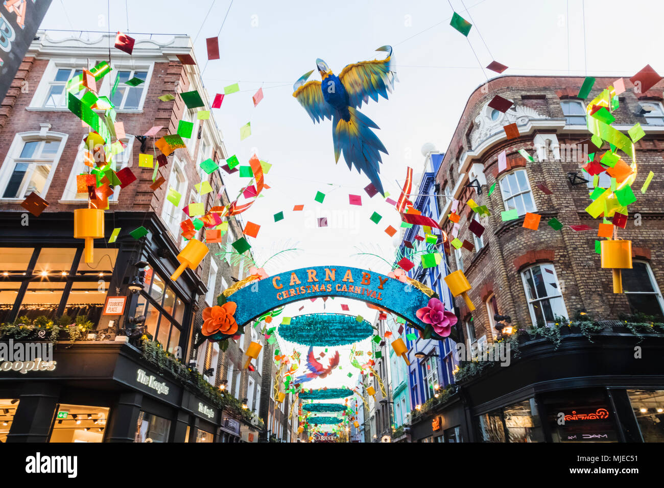 L'Angleterre, Londres, Carnaby Street avec des décorations de Noël Banque D'Images