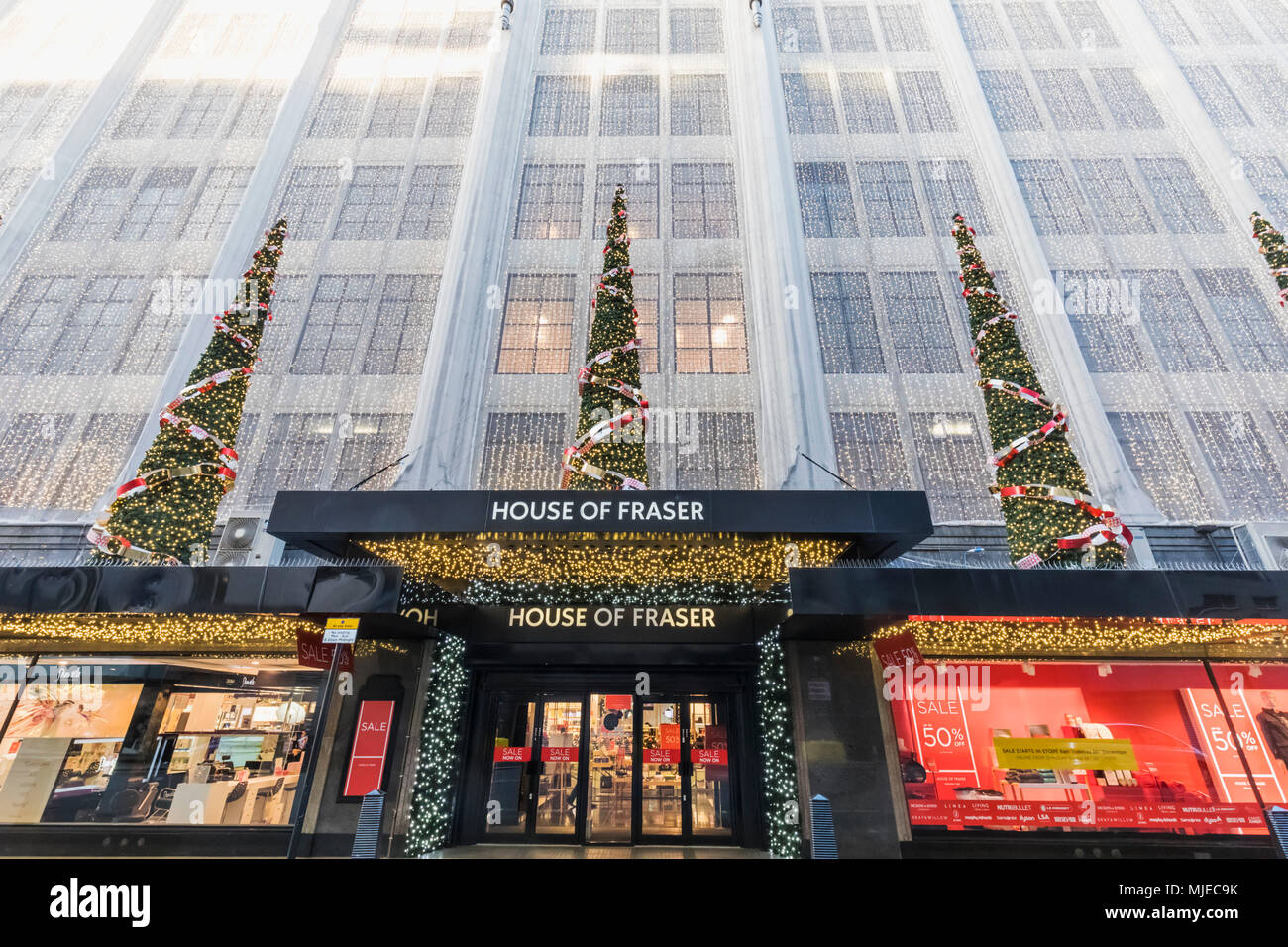 L'Angleterre, Londres, Oxford Circus, House of Fraser Ministère de l'entrée du magasin avec des décorations de Noël Banque D'Images