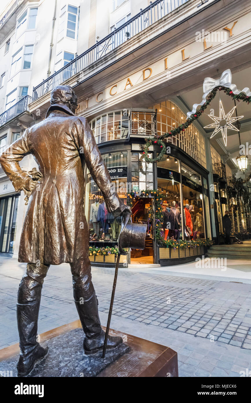 L'Angleterre, Londres, Jermyn Street, Statue de Beau Brummell et Piccadilly Arcade Banque D'Images