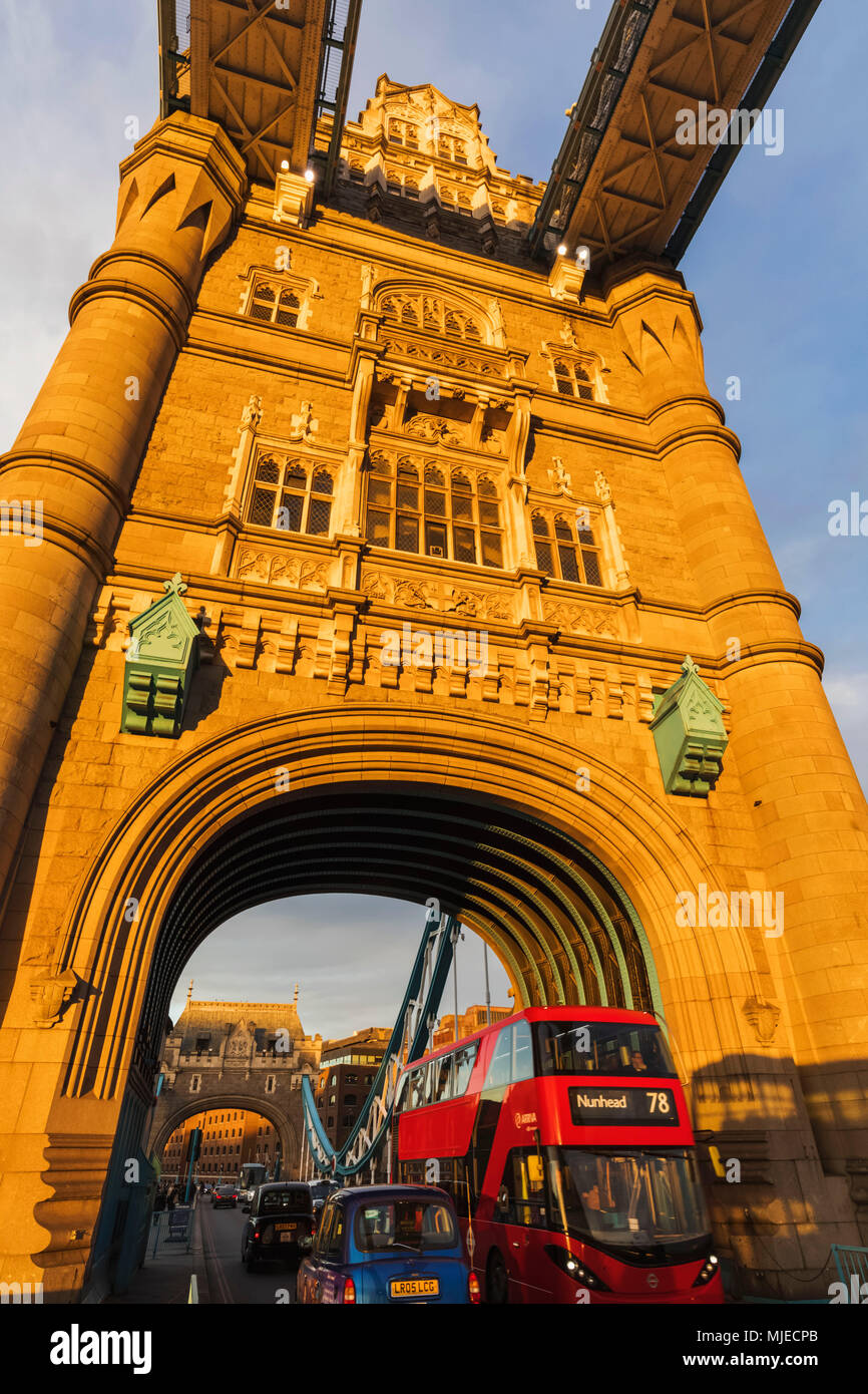 L'Angleterre, Londres, Tower Bridge Banque D'Images