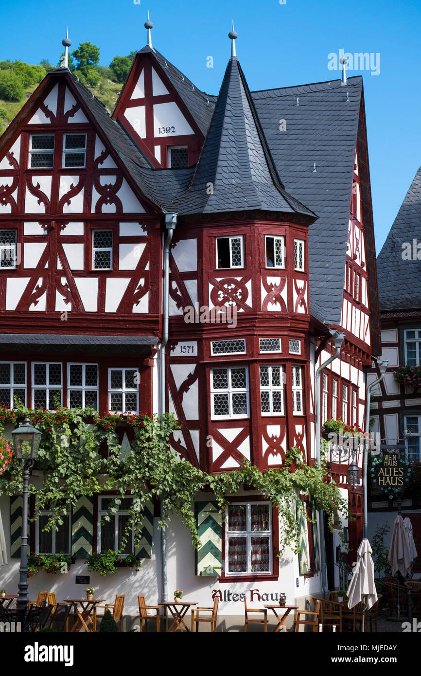 Le Weinhaus restaurant Altes Haus, Bacharach, gorges du Rhin, Rhénanie-Palatinat, Allemagne, Europe Banque D'Images