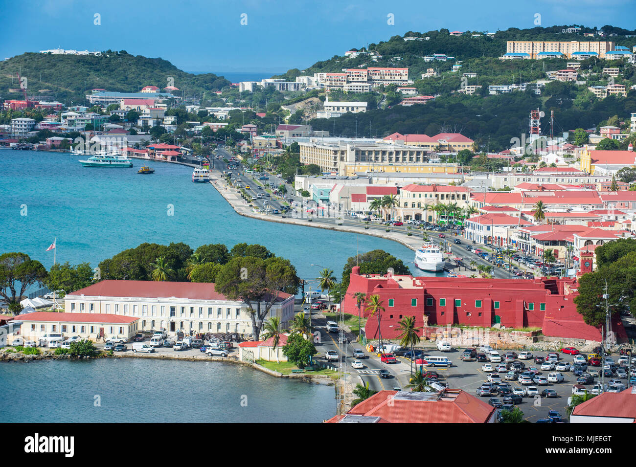 Donnent sur plus de Charlotte Amalie capitale de saint Thomas avec Fort Christian, US Virgin Islands Banque D'Images