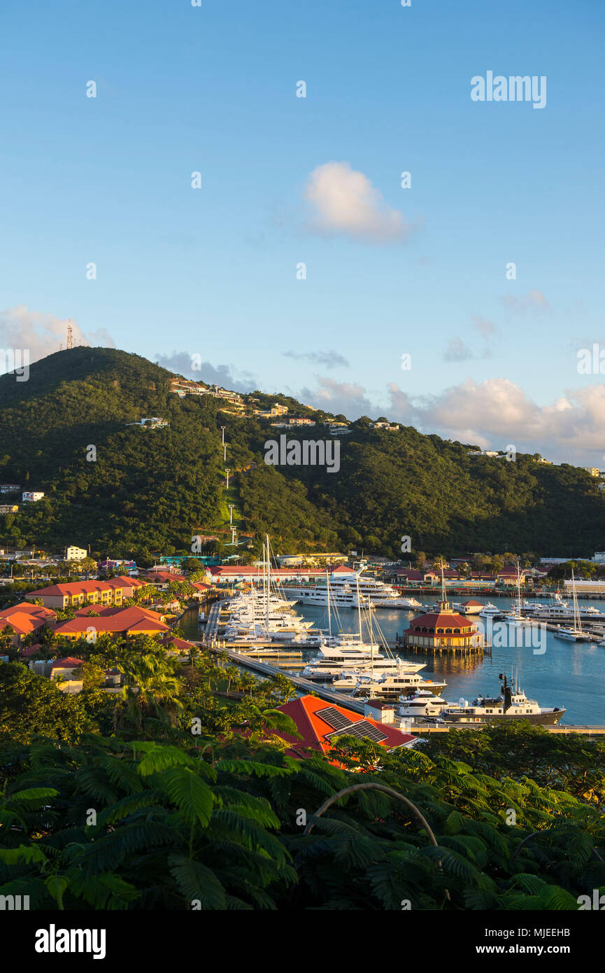Donnent sur plus de Charlotte Amalie capitale de St Thomas, Îles Vierges Britanniques Banque D'Images Donnent sur plus de Charlotte Amalie capitale de St Thomas, Îles Vierges Britanniques Banque D'Images